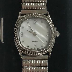 NWT Avon Silver Classic Bracelet Expansion Watch